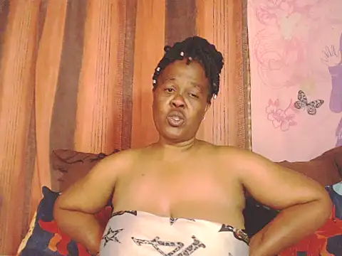 Ebonyboobsmilk - show face