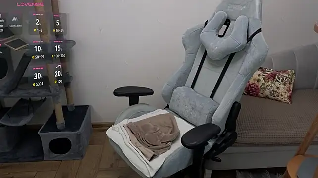 Ava_Gardner_ - A dildo is fucking my pussy.