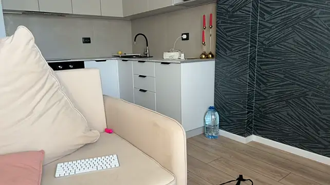 Molly_Beauti - Double penetration and SQUIRT