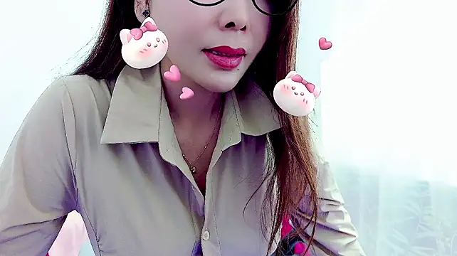 Chenniangniang - 新人主播，平时正经内心是个大骚货，背着老公直播，求大家狠狠开发骚母狗