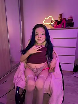 MiniSophiaa - Show ass/doggy 5min