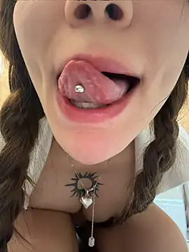 FlashTitsRoyal - GIVE GUY MY BRA+SUCK NIPPLES