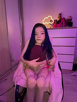 MiniSophiaa - Show ass/doggy 5min