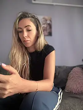 RaquelleDevon - hello R!