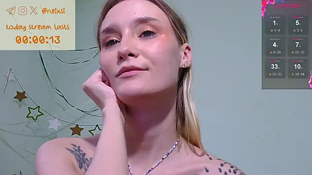 Ixsi - fingering pussy in doggy