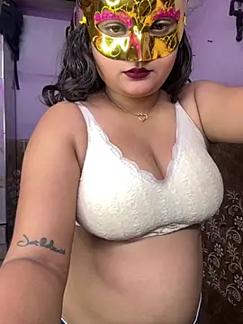 Curvy_DreamGirl - First Day, First Show!