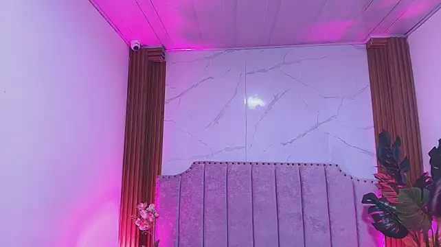 Samantta_606 - put one fingers in my ass