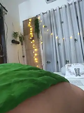 RadhaBabe - Show Pussy