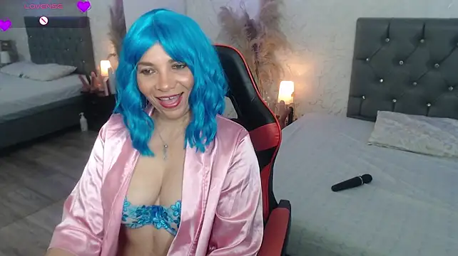 Serena_Houstonn - "Welco to my room guys 🥰😘