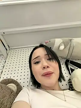 Kitty_sixseven - kiss the camera