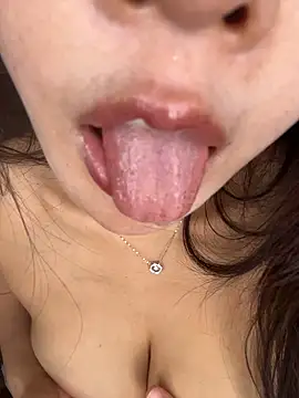 Love-yiyi - 全裸脱衣跳舞5分钟