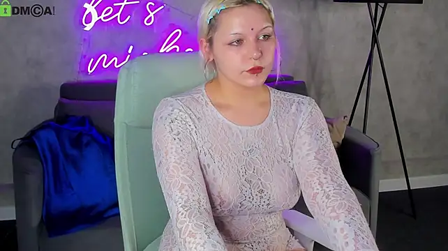 Denise_Halle - show tongue + eyes contact