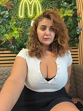 AnneKane - remove the bra risky in caffe😈 LT=🎁