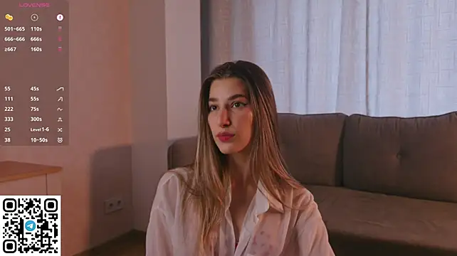Quinavelle - tease with my shorts