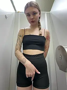 -MiaKitty - Doggy outdoor & spank ass loud | Men wc