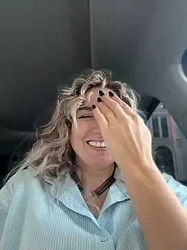 Crazy-Rosa - Hi guys 💋play with my pussy public 💋