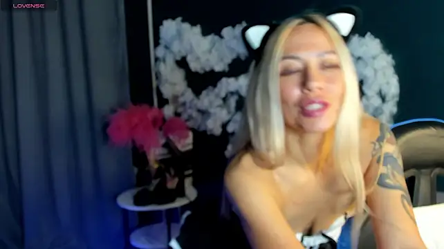 Valerie_Foxy - Oil my sexy boobs <3