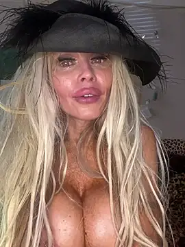 Pammybarbwire - Boobs out (5 min)