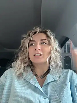Crazy-Rosa - Hi guys 💋play with my pussy public 💋