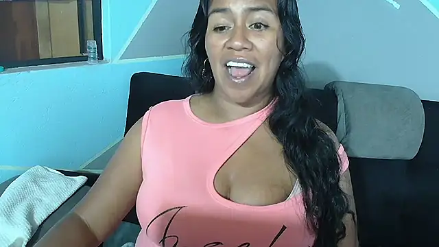 Saggil23 - twerking naked squirt
