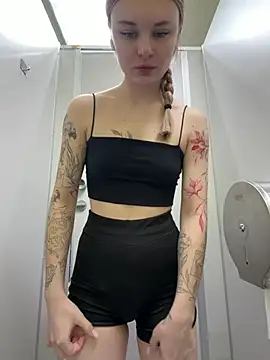 -MiaKitty - Doggy outdoor & spank ass loud | Men wc