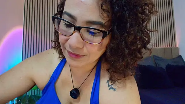 JuliRamirez - shows big natural tits