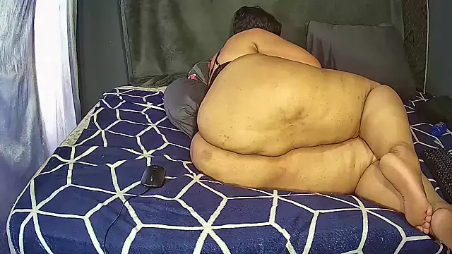 BustyThickyAss - LETS CLAP ASS BABE
