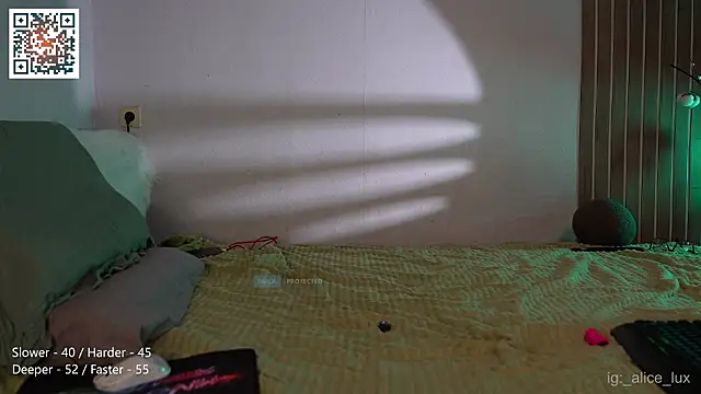 MrsTenderBeast - Make Alice’s Pussy Wetter