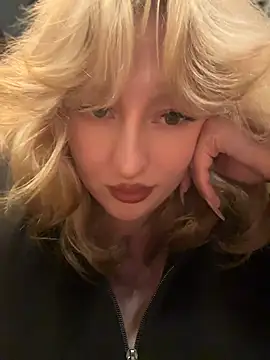 RonnieKiss - Completely naked