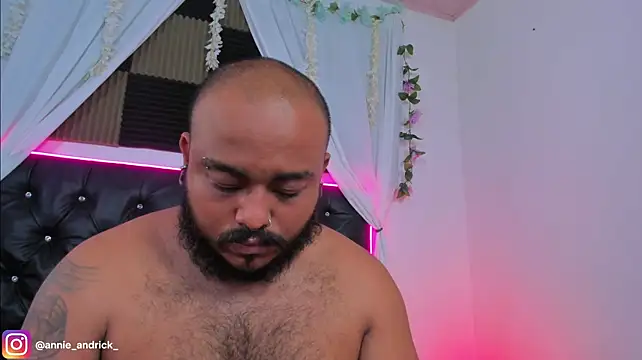 _Annie_Andrick_ - tits out 🍒