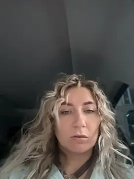 Crazy-Rosa - Hi guys 💋play with my pussy public 💋