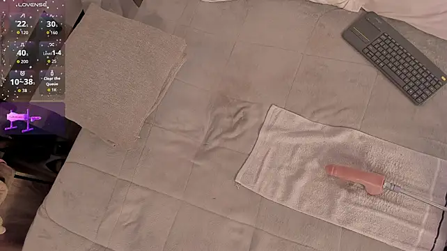 Miss_meegan - Jump my delicious cock Megan! 🖤✨