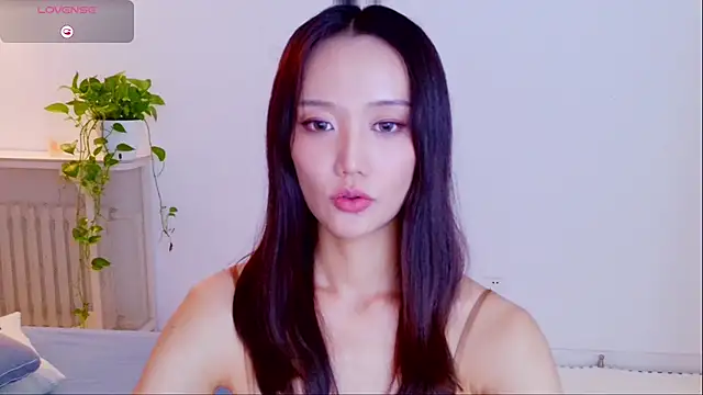 Yufenna - hand in jeans touch my pussy