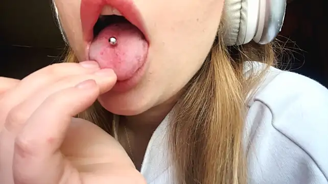 MyrtisBrighter - SHOW PUSSY