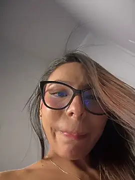 Amira_cute2 - put 1 finger inside +open legs