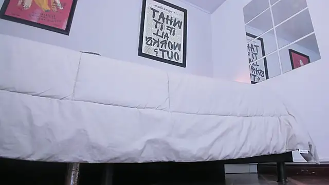 Caroline_dh - cameltoe