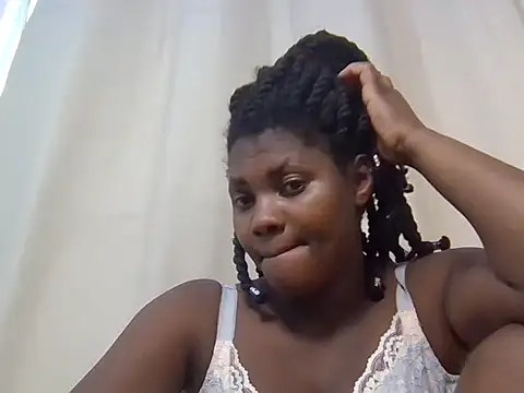 Smallprettygal - show pussy