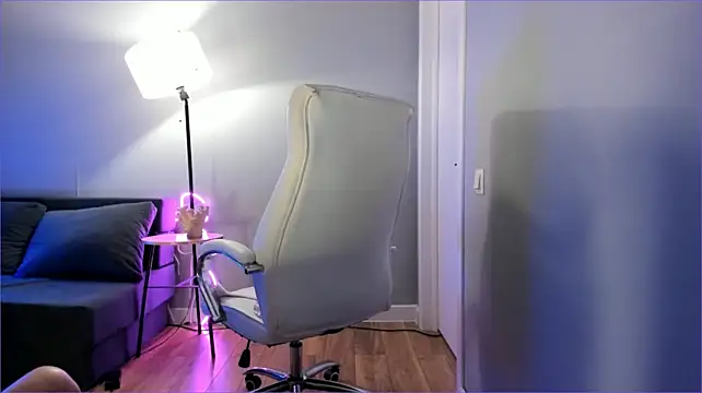 Akura011 - SQUIRTING WITH DILDO RIDE