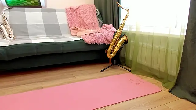 TommieHach - Show my sexy cute feets