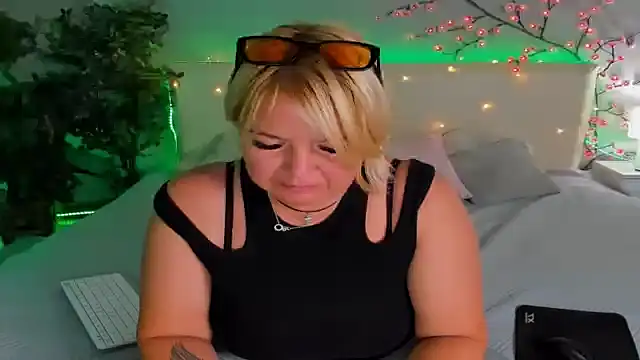CurlyDreams - Oil Show: Tits and Ass