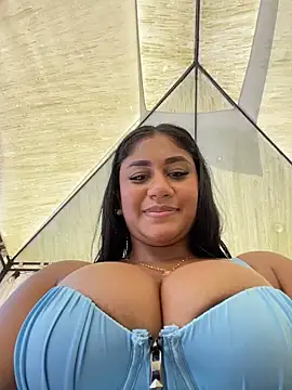 NayTorres - SHOW TITS IN PUBLIC AND PINCH