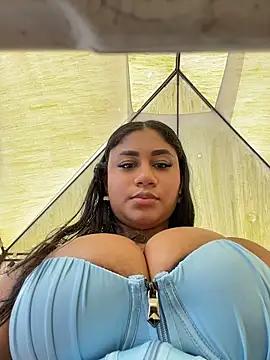 NayTorres - SHOW TITS IN PUBLIC AND PINCH