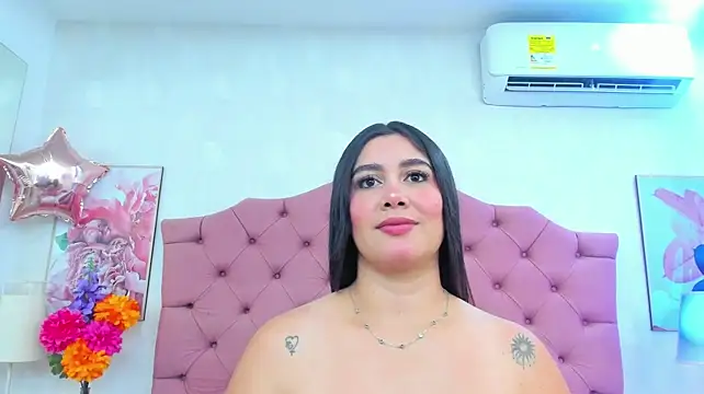 ThyaraJhons - Full Naked and fuckme 🍆🌸😈