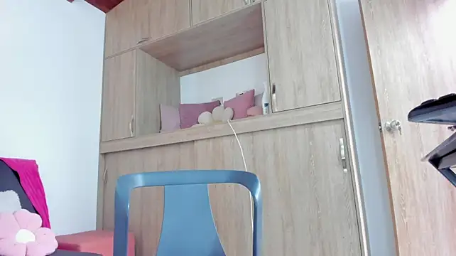 Oralarson1 - 2 fingers in pussy 👀✌🏼🍓