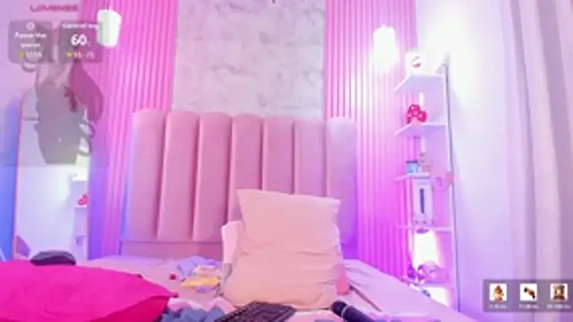 LunaRose18 - Two fingers inside pussy