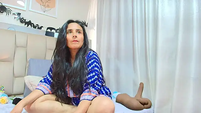 _Marcela__ - play with my domi on my clit 🔥