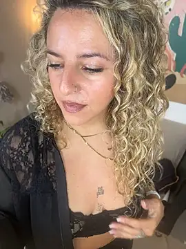 LunitaDeseo - Fuera brasier + juego boob