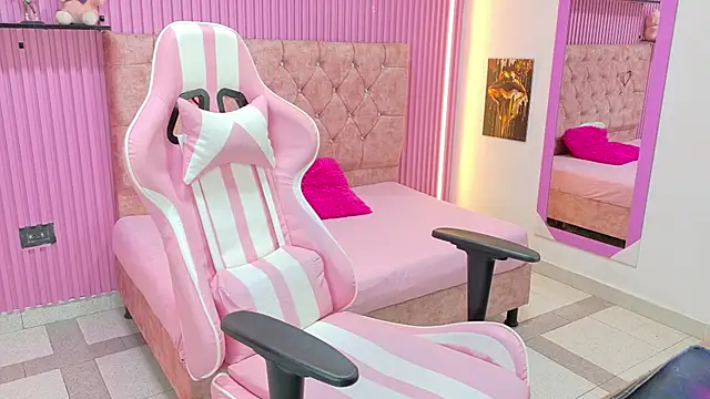 Zara_Luux - Fuck my pussy with a dildo for 5 minutes