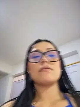 Lola_sweeet18 - put 1 finger insidepussy +Control toy 2
