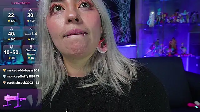 Missa_motato - fingers in my pussy+ plug